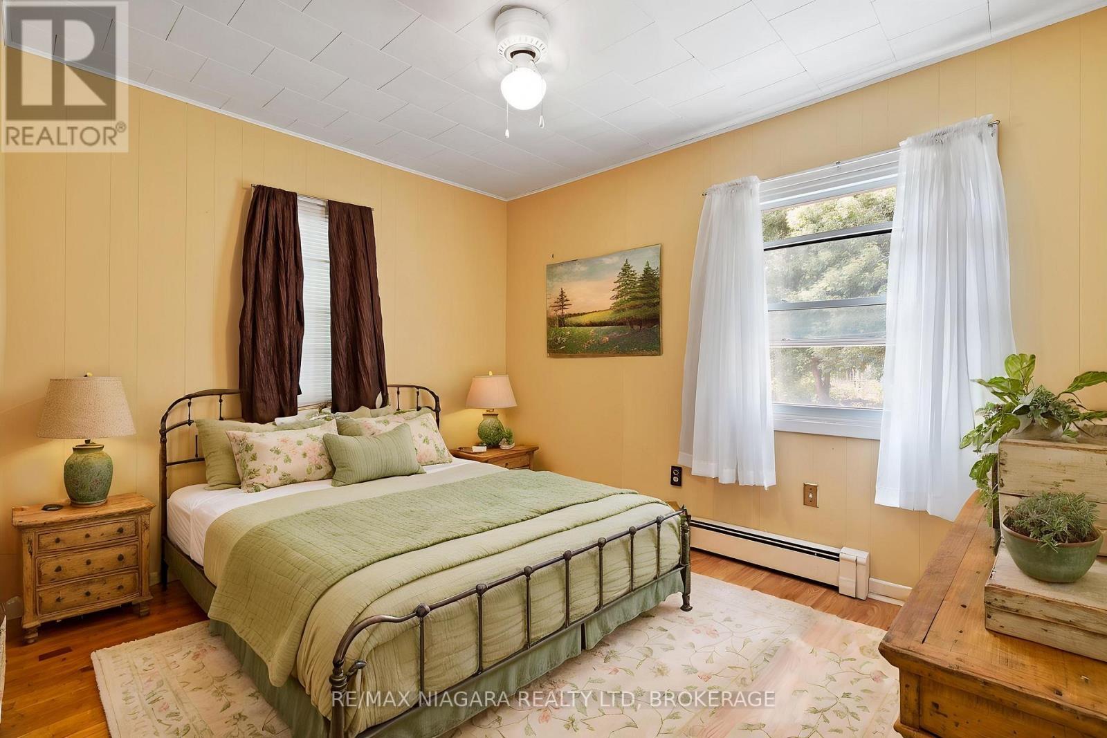 333 Ridge Road S, Fort Erie (Crystal Beach), ON - Indoor Photo Showing Bedroom