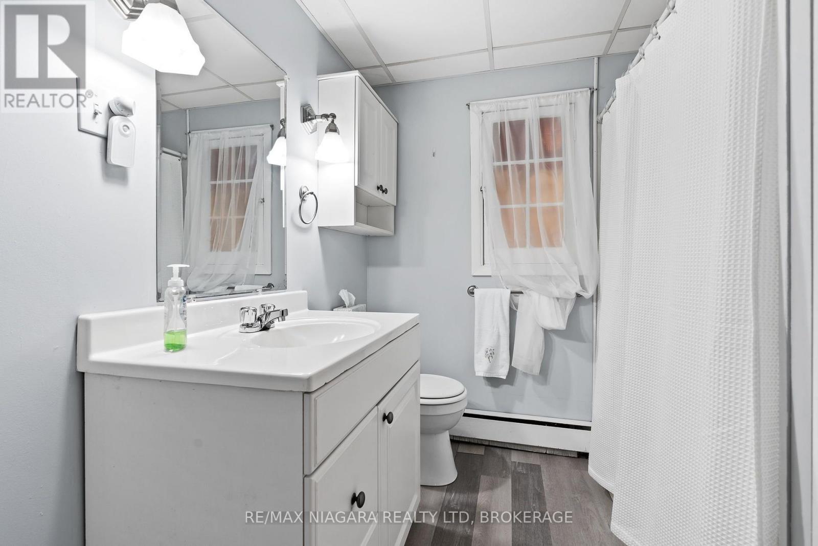 333 Ridge Road S, Fort Erie (Crystal Beach), ON - Indoor Photo Showing Bathroom