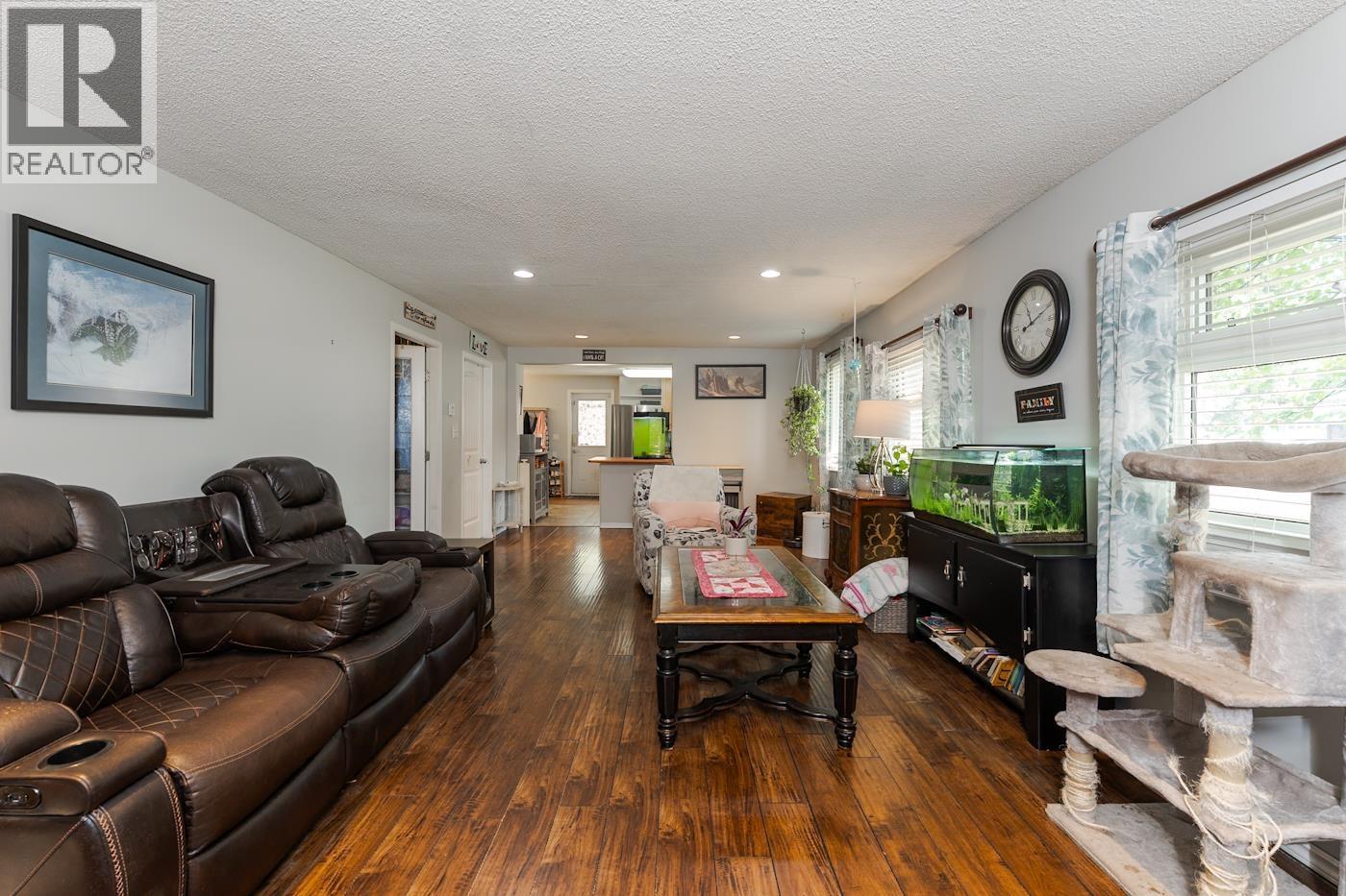 7389 Elk Road, Prince George, BC - Indoor Photo Showing Living Room
