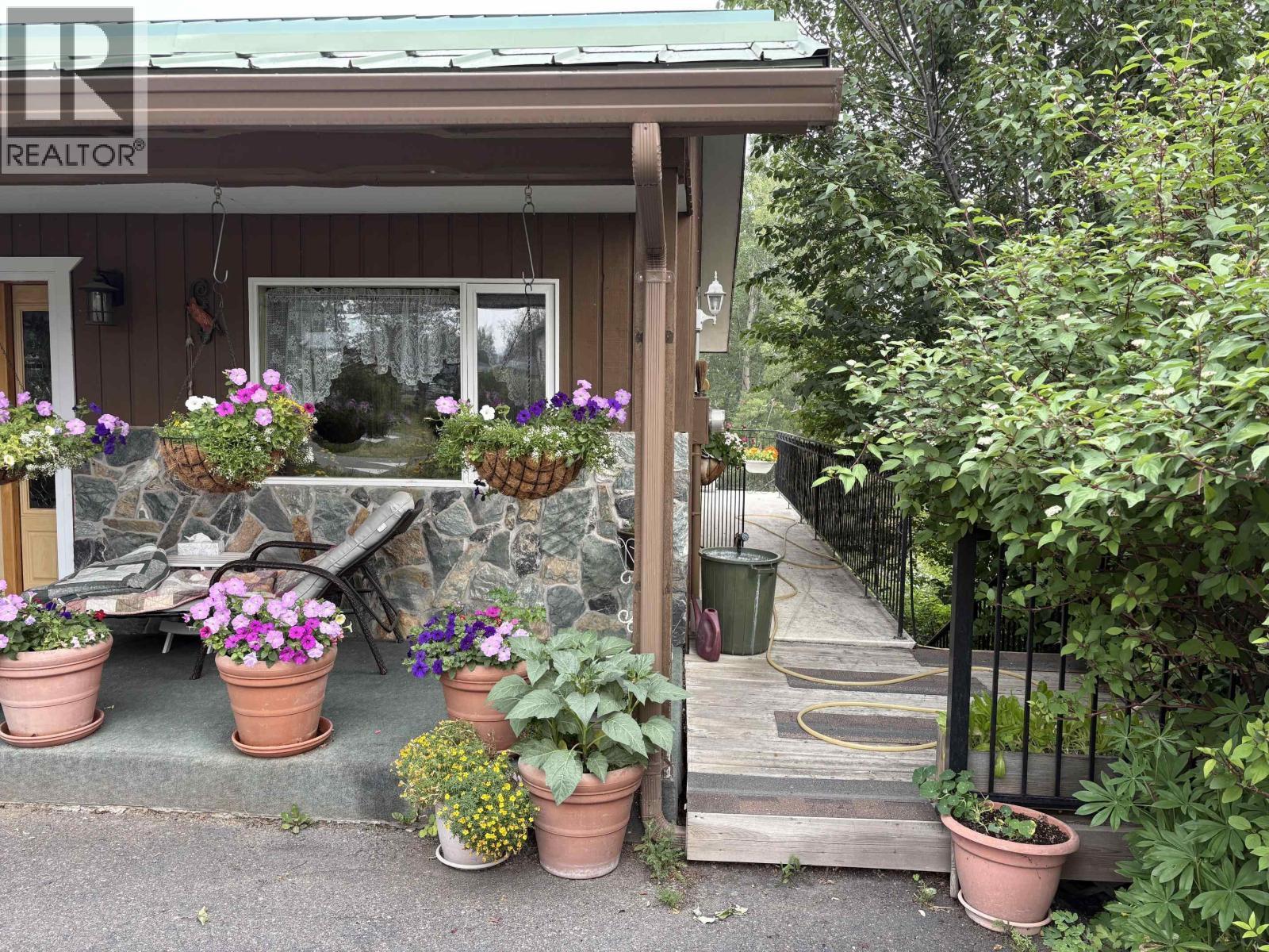 404 N Birch Avenue, 100 Mile House, BC - Outdoor