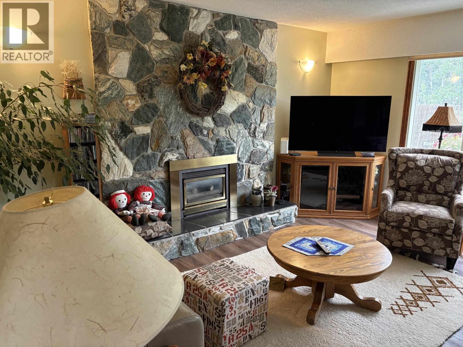 404 N Birch Avenue, 100 Mile House, BC - Indoor Photo Showing Living Room With Fireplace