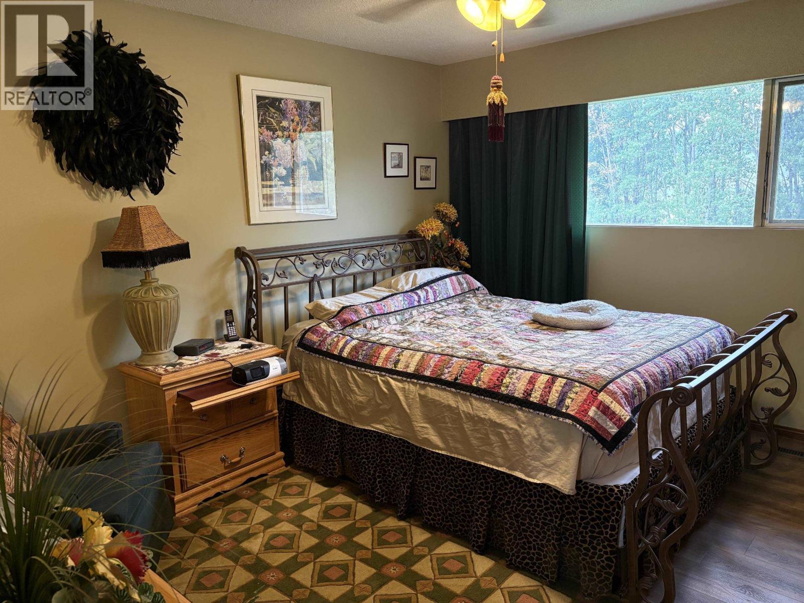 404 N Birch Avenue, 100 Mile House, BC - Indoor Photo Showing Bedroom
