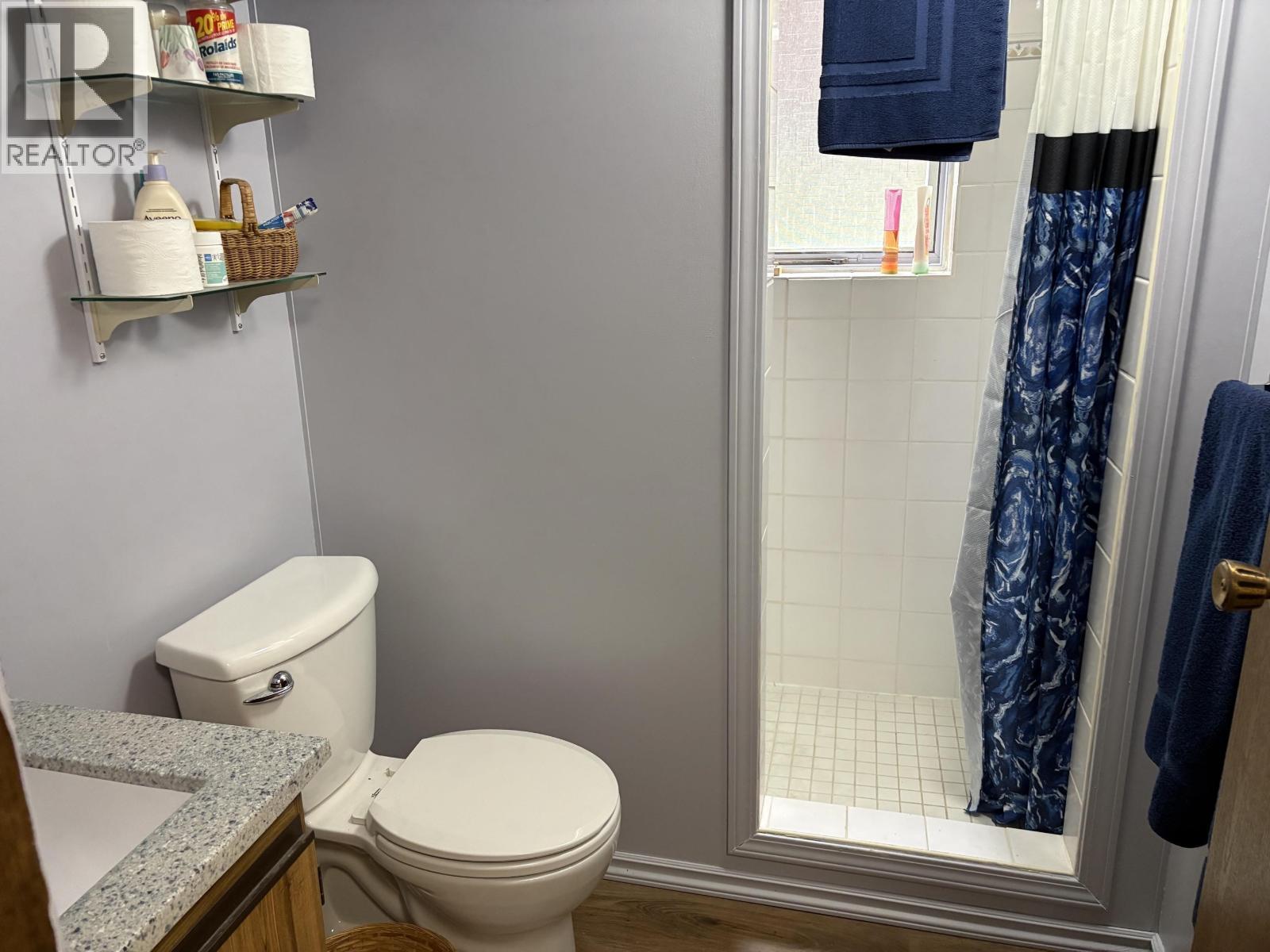 404 N Birch Avenue, 100 Mile House, BC - Indoor Photo Showing Bathroom