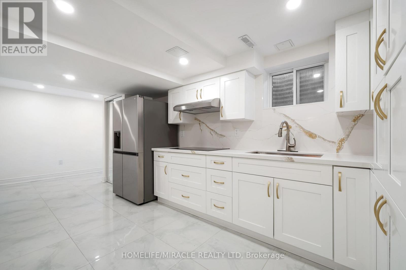 70 Cockburn Drive, Toronto, ON - Indoor Photo Showing Kitchen