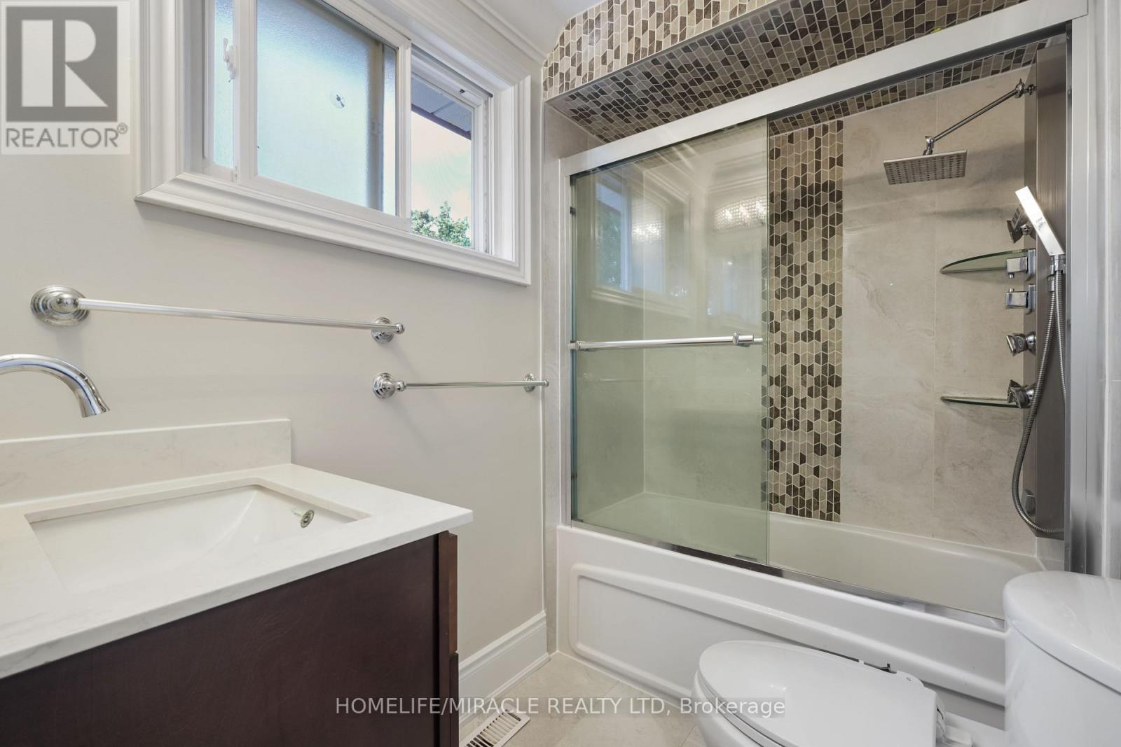 70 Cockburn Drive, Toronto, ON - Indoor Photo Showing Bathroom