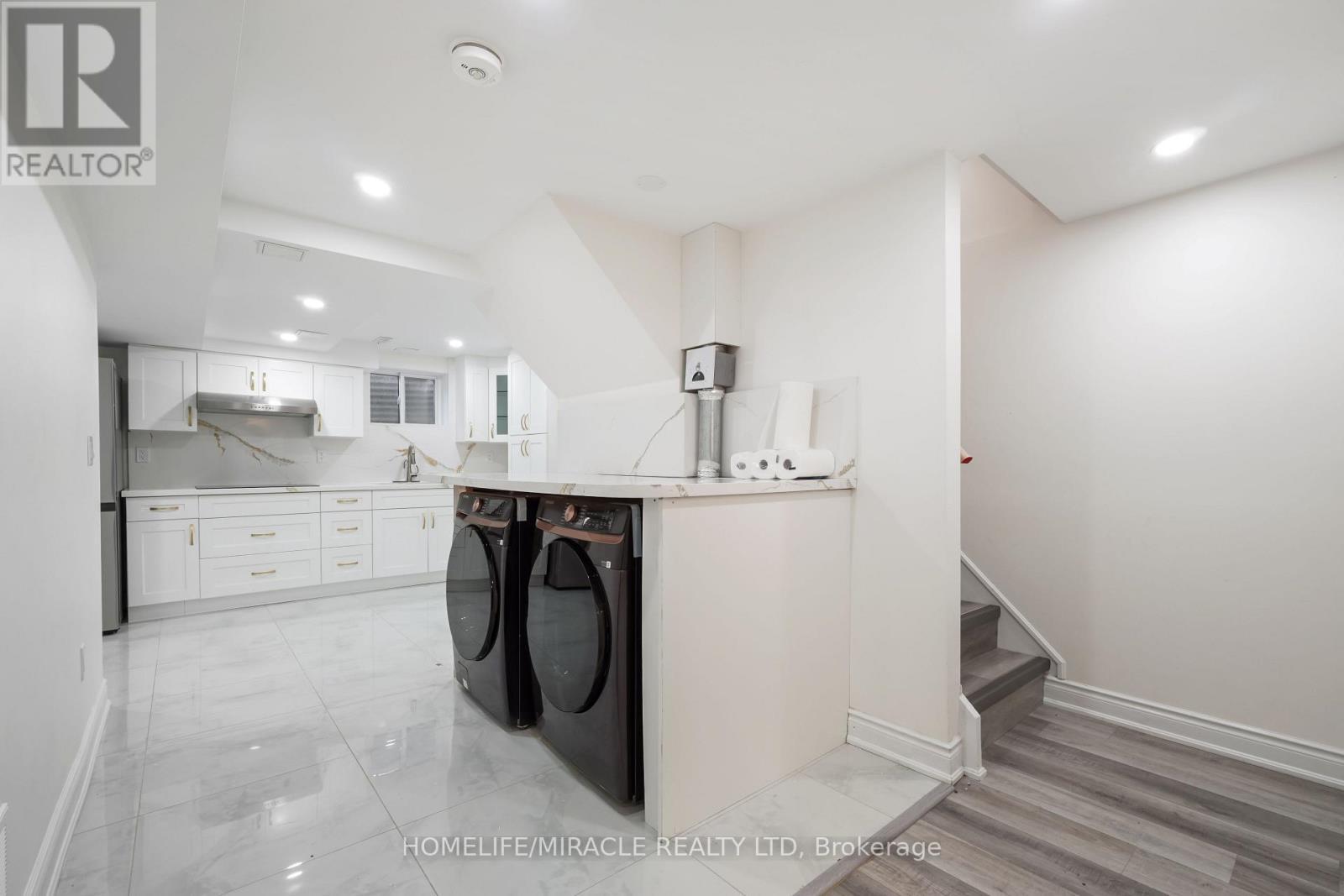 70 Cockburn Drive, Toronto, ON - Indoor Photo Showing Laundry Room