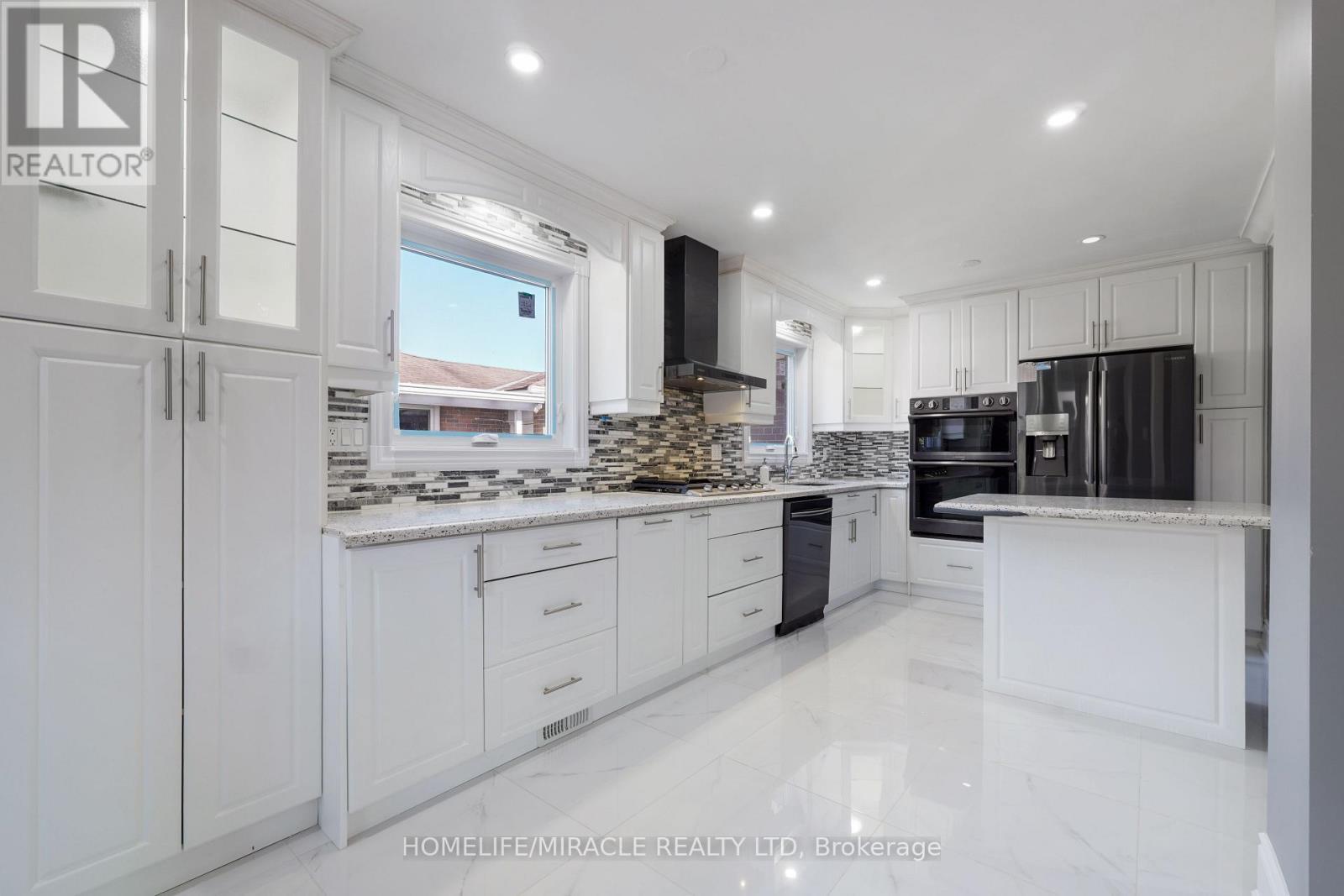 70 Cockburn Drive, Toronto, ON - Indoor Photo Showing Kitchen With Upgraded Kitchen