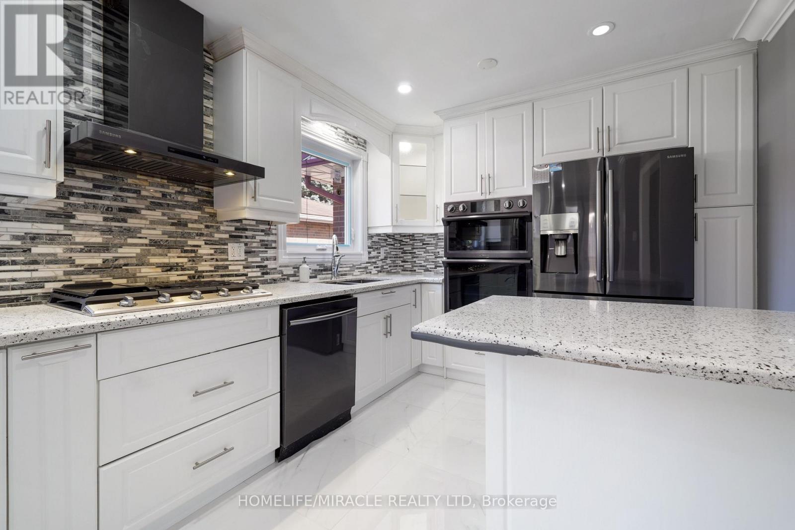 70 Cockburn Drive, Toronto, ON - Indoor Photo Showing Kitchen With Upgraded Kitchen