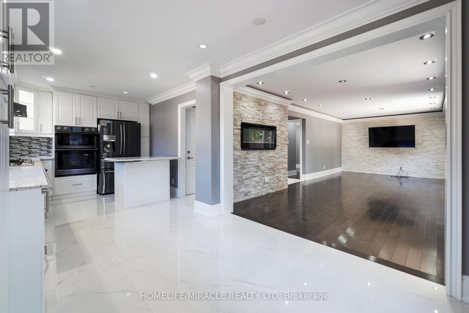 70 Cockburn Drive, Toronto, ON - Indoor Photo Showing Kitchen