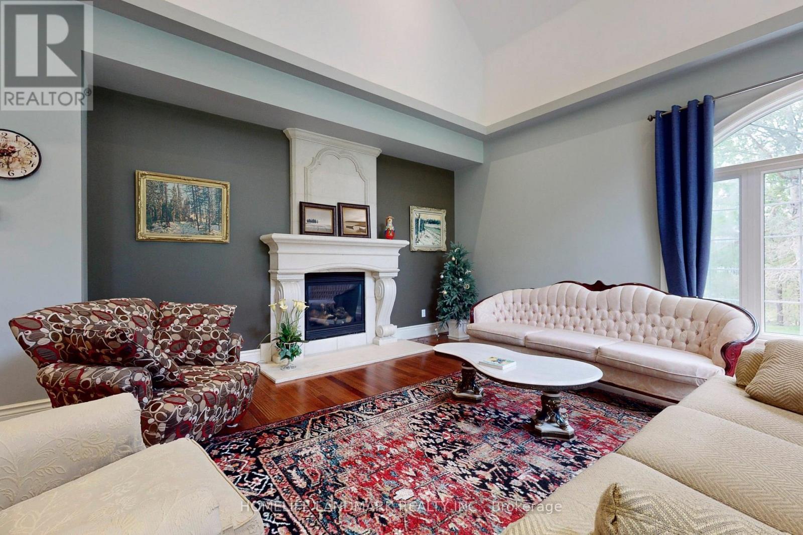 19 Wolf Run Court, Whitchurch-Stouffville, ON - Indoor Photo Showing Living Room With Fireplace