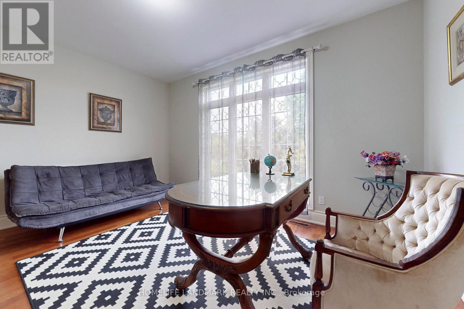 19 Wolf Run Court, Whitchurch-Stouffville, ON - Indoor Photo Showing Living Room