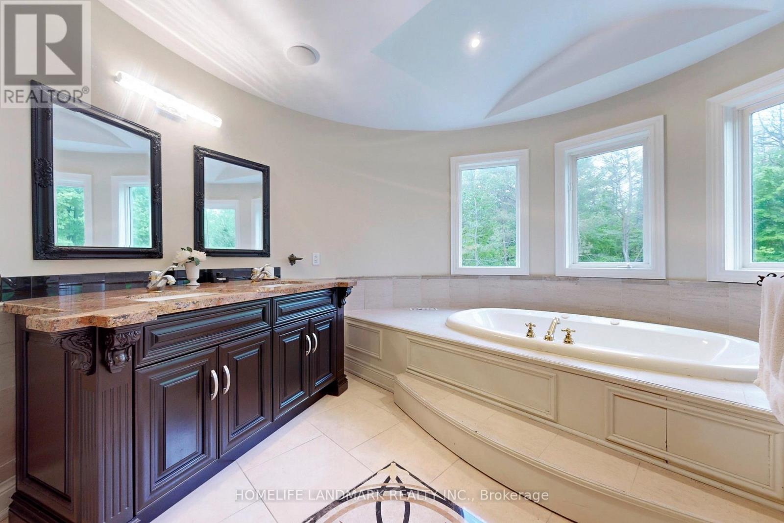 19 Wolf Run Court, Whitchurch-Stouffville, ON - Indoor Photo Showing Bathroom