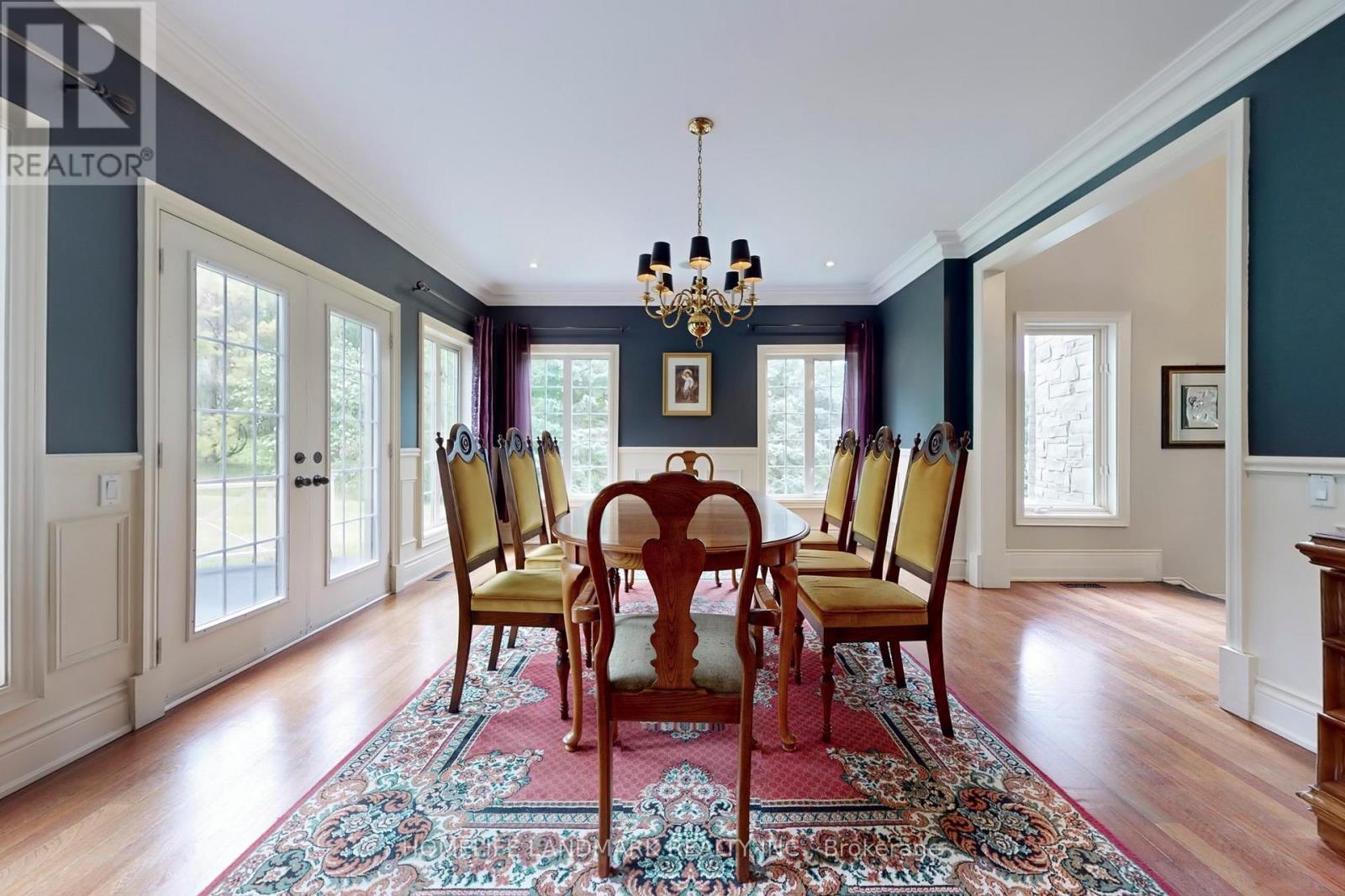 19 Wolf Run Court, Whitchurch-Stouffville, ON - Indoor Photo Showing Dining Room