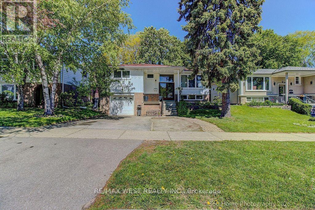 1583 Otterby Road, Mississauga, ON - Outdoor With Facade