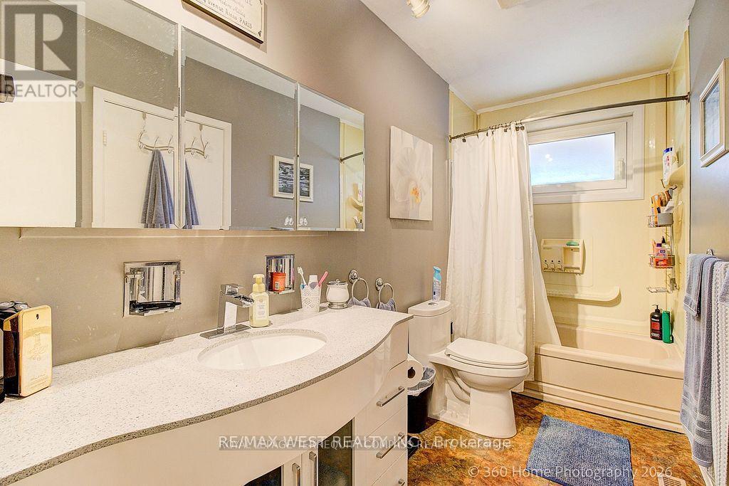 1583 Otterby Road, Mississauga, ON - Indoor Photo Showing Bathroom