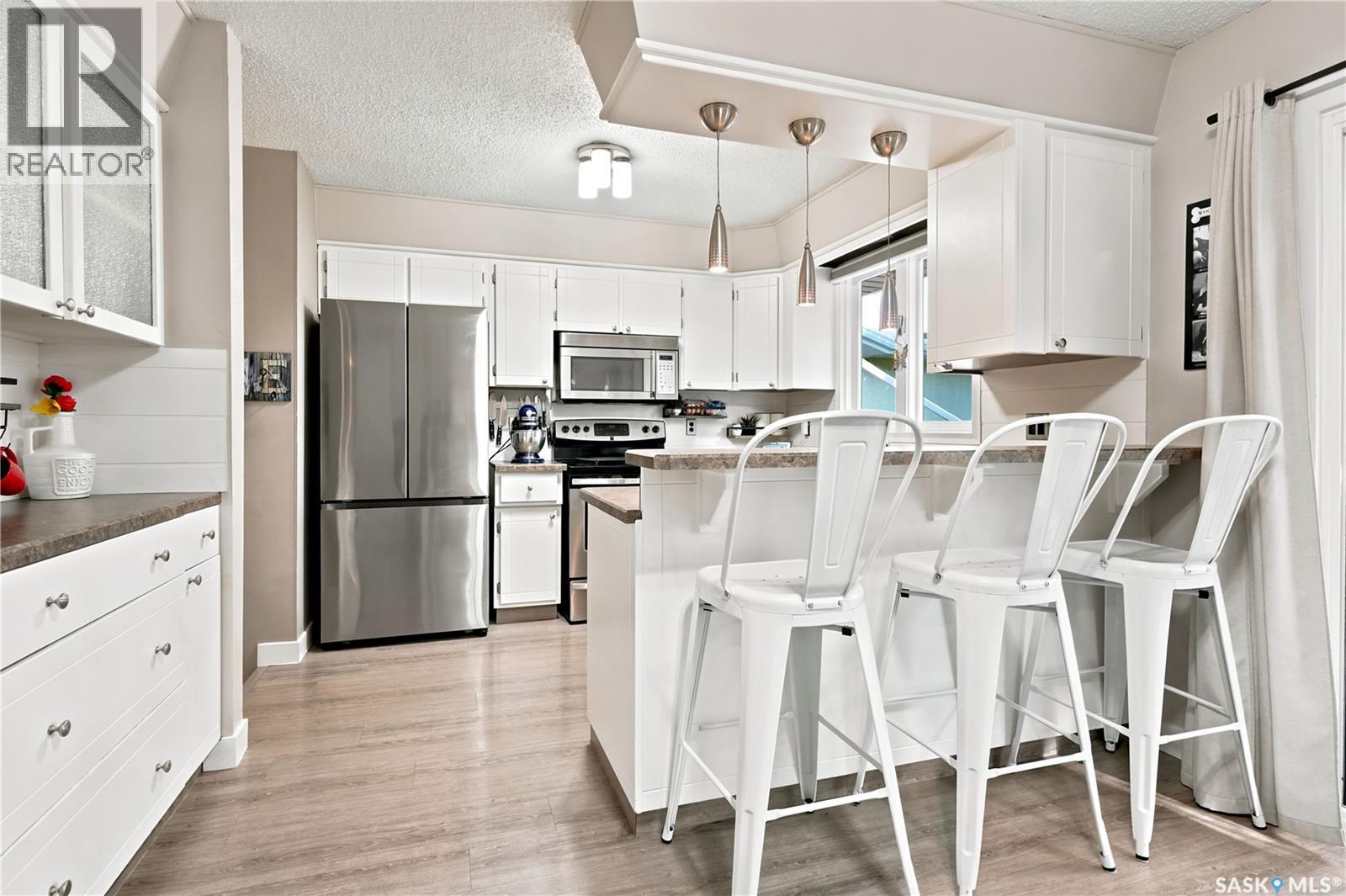 111 Minot Drive, Regina, SK - Indoor Photo Showing Kitchen