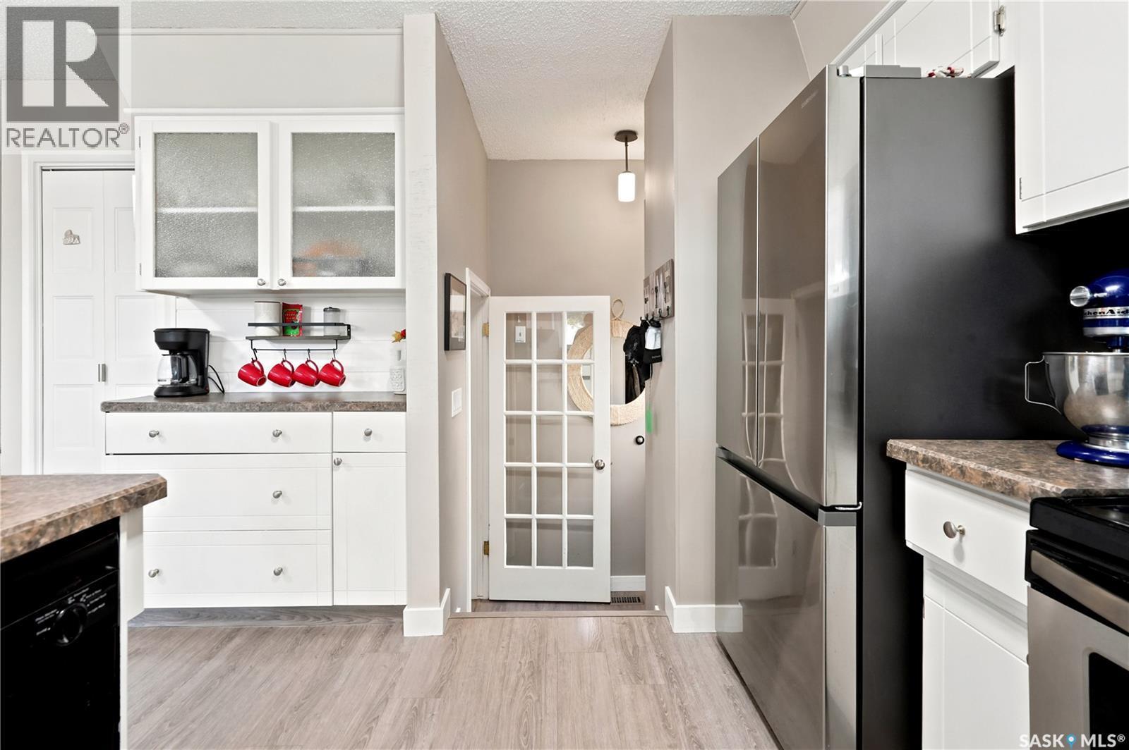 111 Minot Drive, Regina, SK - Indoor Photo Showing Kitchen