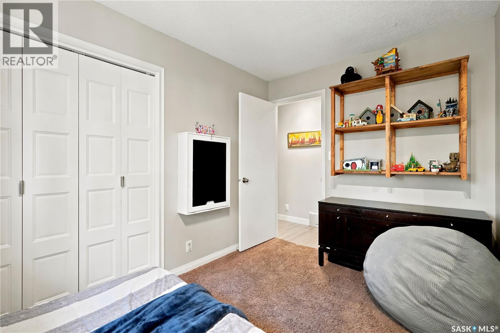 111 Minot Drive, Regina, SK - Indoor Photo Showing Bedroom