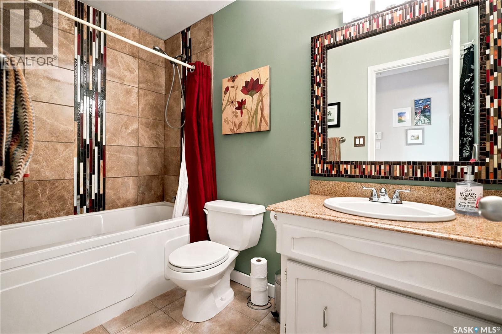111 Minot Drive, Regina, SK - Indoor Photo Showing Bathroom