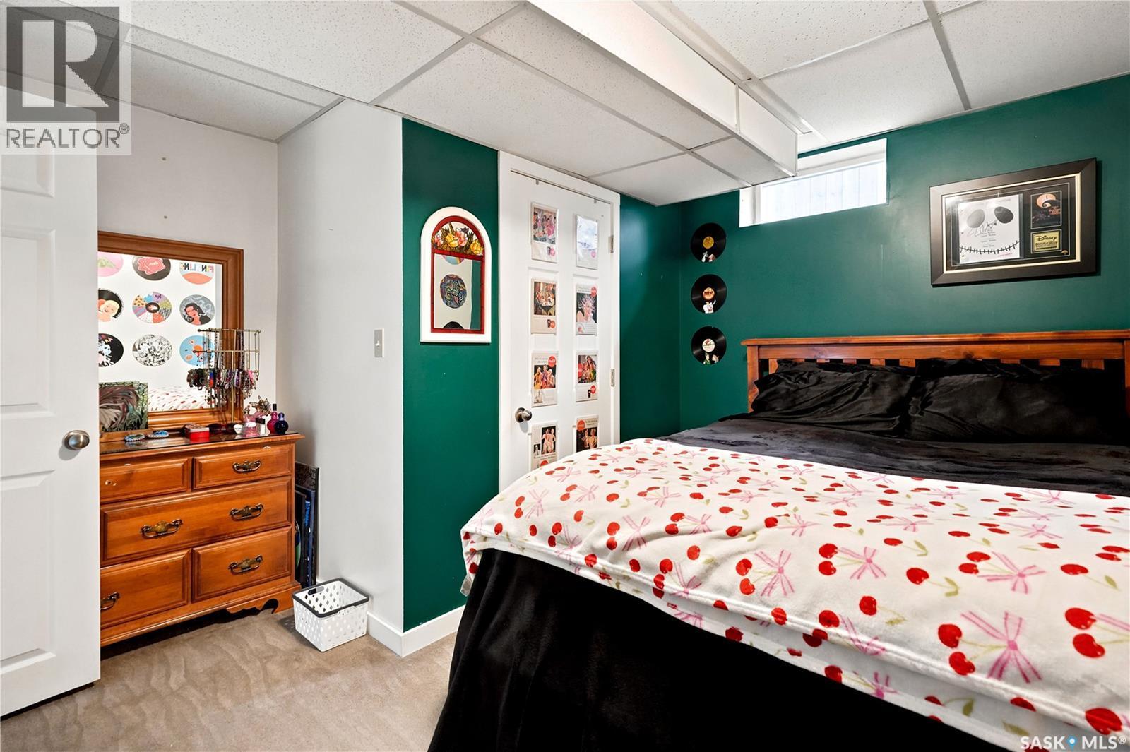 111 Minot Drive, Regina, SK - Indoor Photo Showing Bedroom