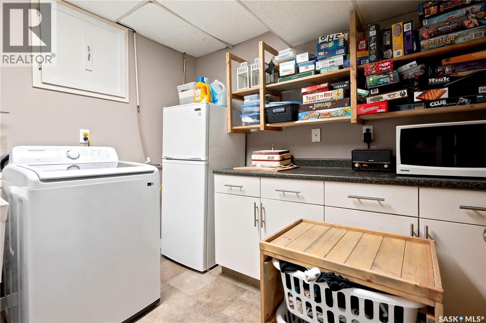111 Minot Drive, Regina, SK - Indoor Photo Showing Laundry Room