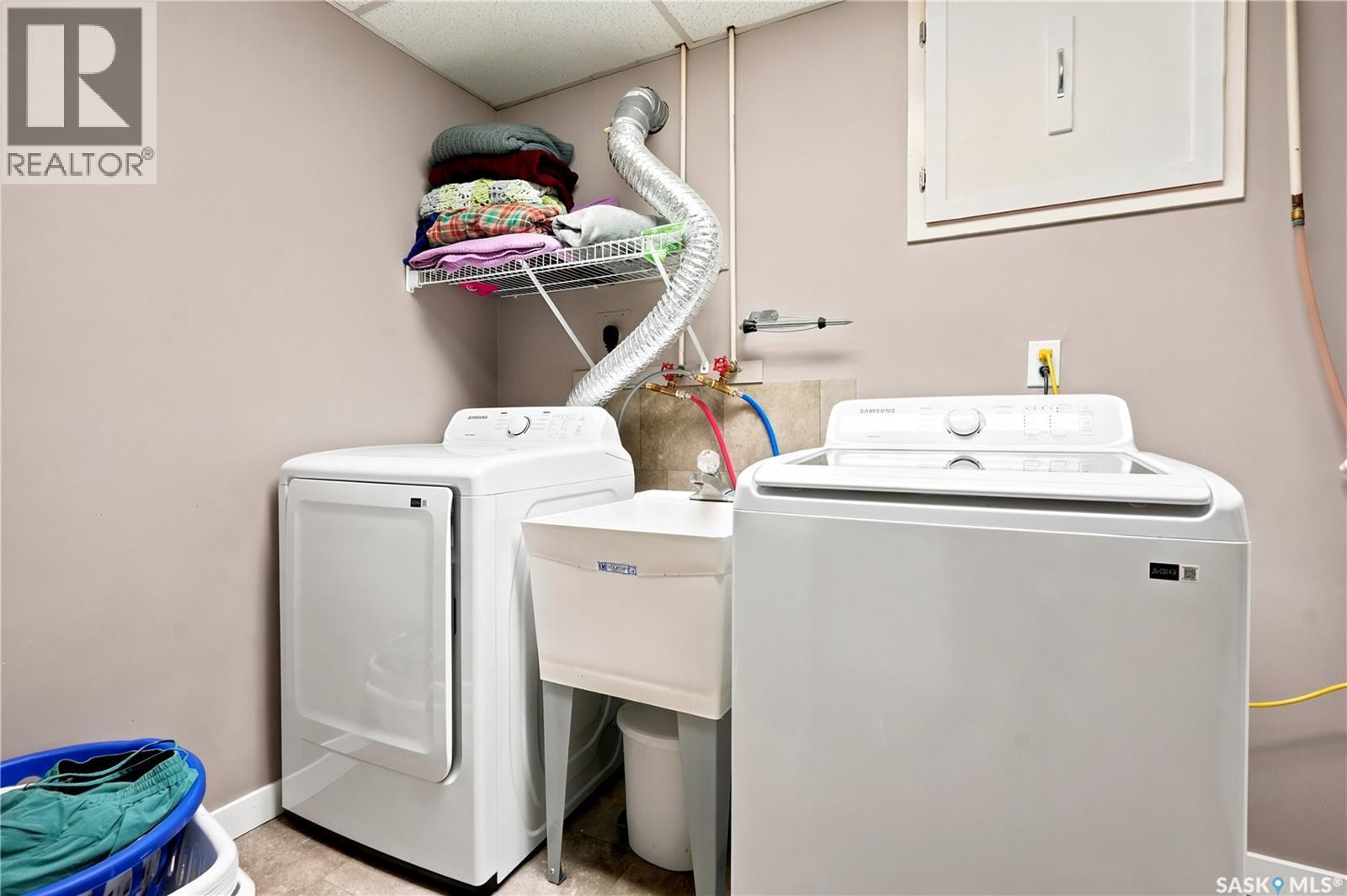 111 Minot Drive, Regina, SK - Indoor Photo Showing Laundry Room
