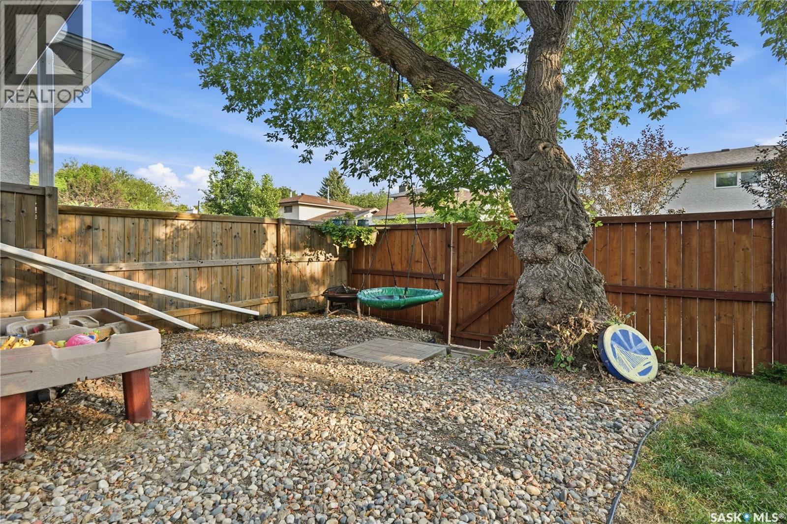 111 Minot Drive, Regina, SK - Outdoor