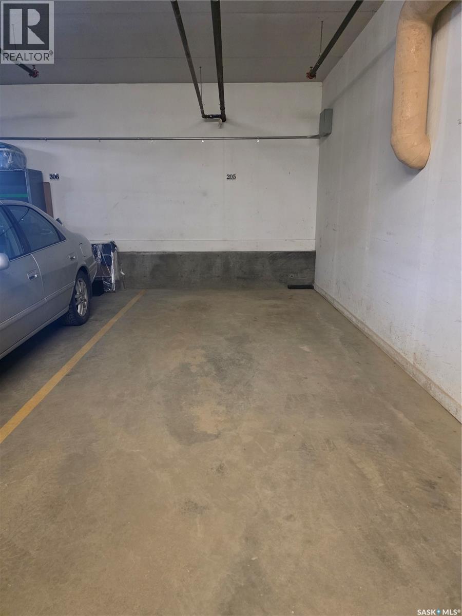 205 701 Henry Street, Estevan, SK - Indoor Photo Showing Garage