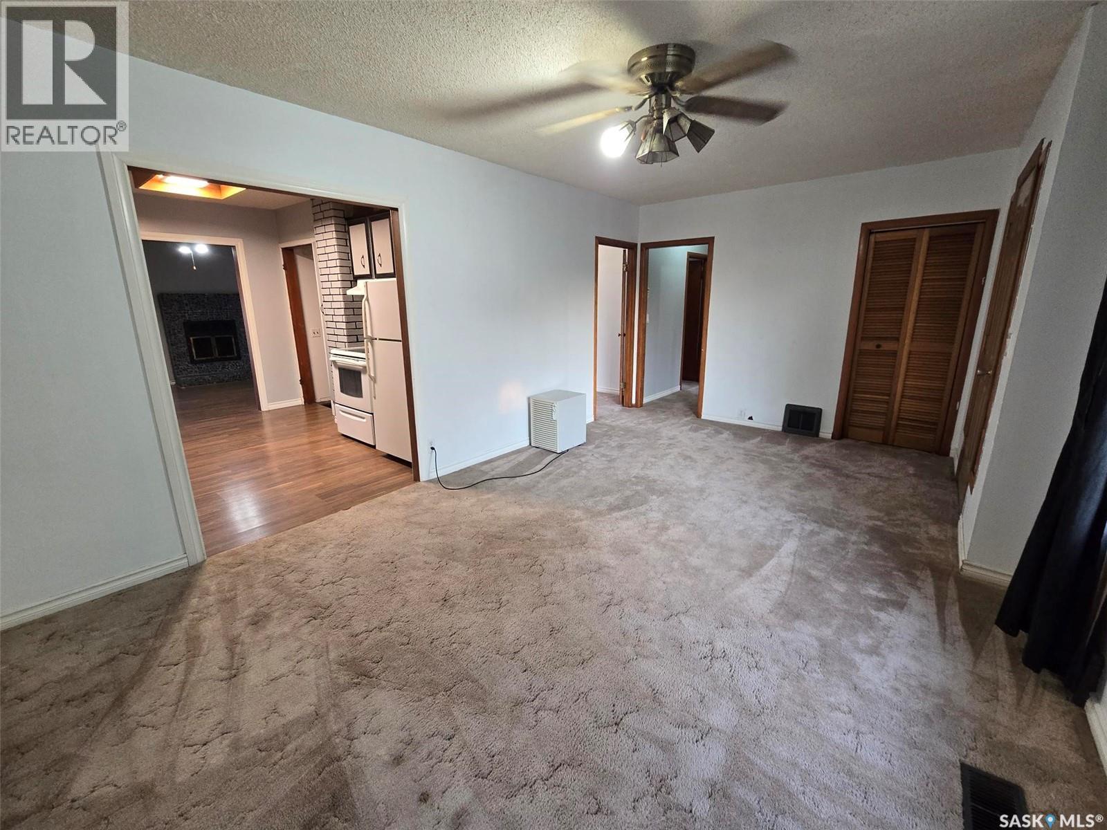 142 First Street W, Glenavon, SK - Indoor Photo Showing Other Room