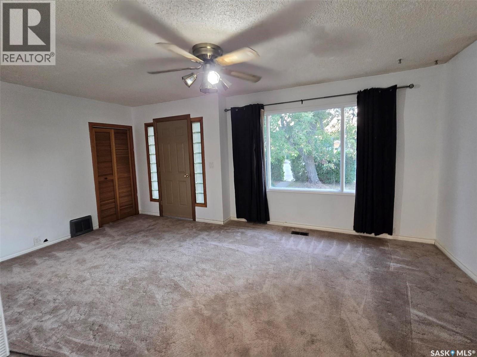 142 First Street W, Glenavon, SK - Indoor Photo Showing Other Room