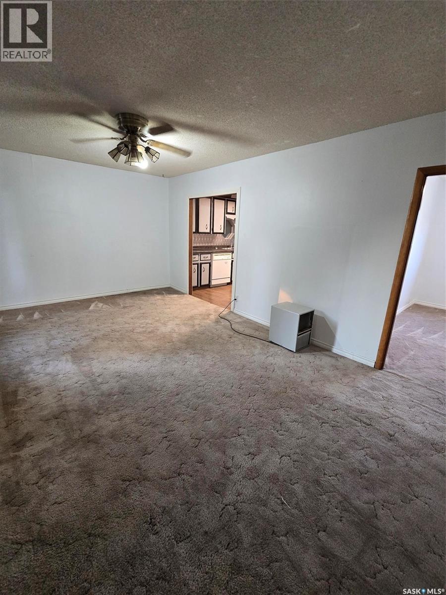142 First Street W, Glenavon, SK - Indoor