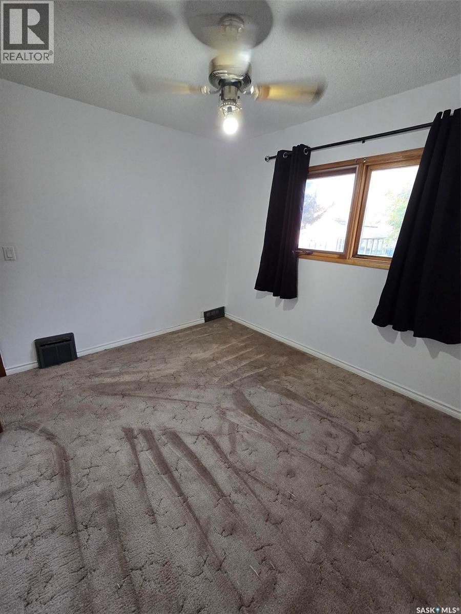 142 First Street W, Glenavon, SK - Indoor Photo Showing Other Room