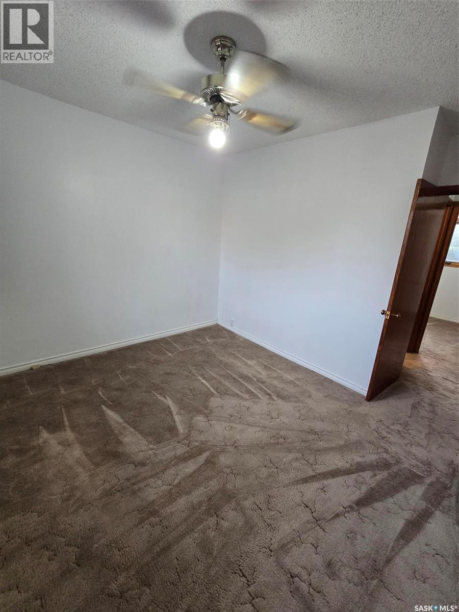 142 First Street W, Glenavon, SK - Indoor Photo Showing Other Room