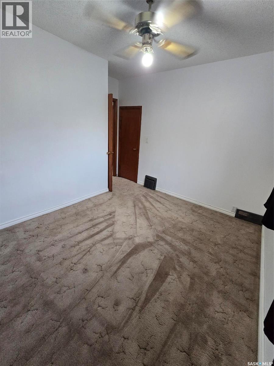 142 First Street W, Glenavon, SK - Indoor