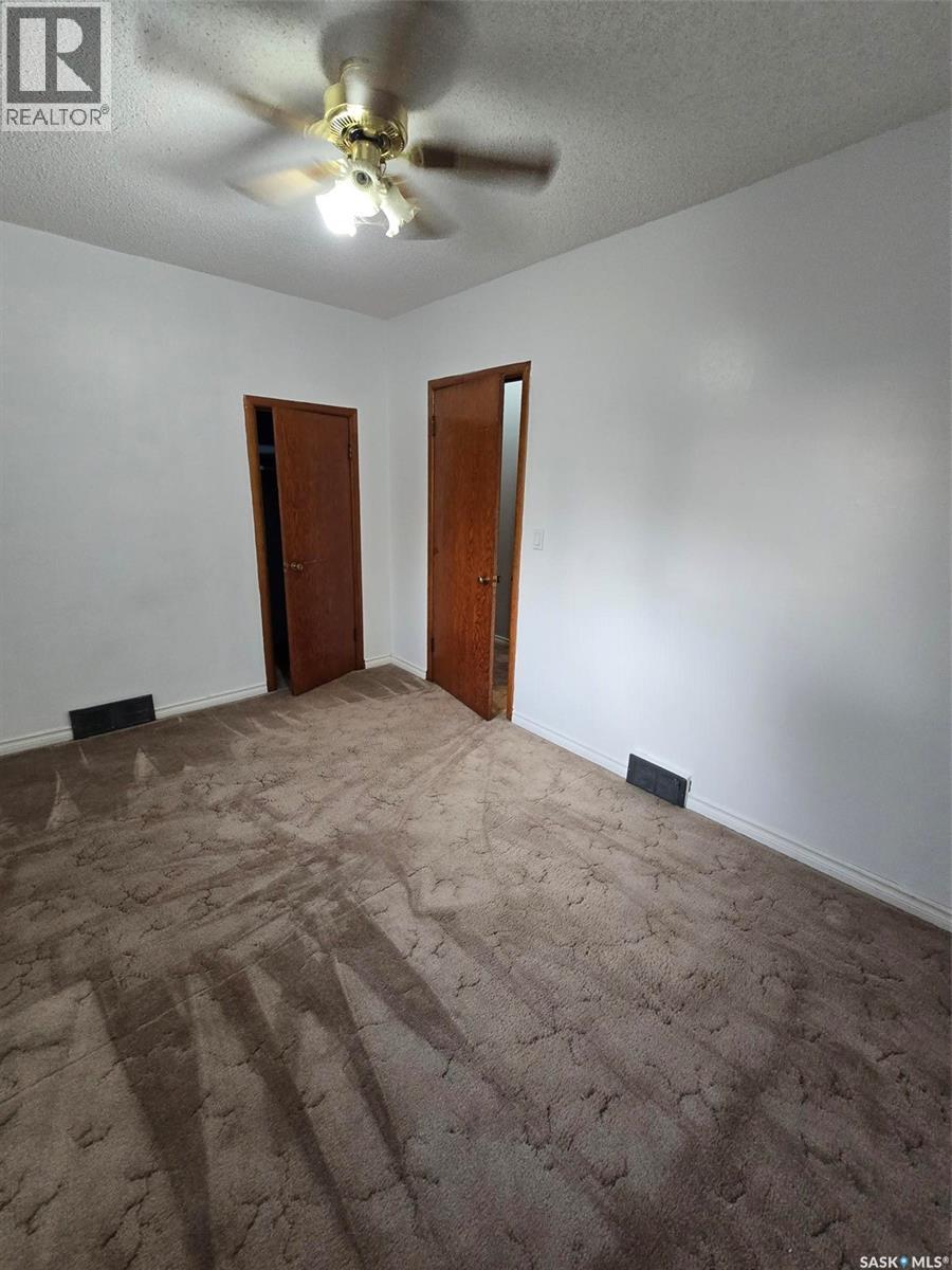 142 First Street W, Glenavon, SK - Indoor Photo Showing Other Room