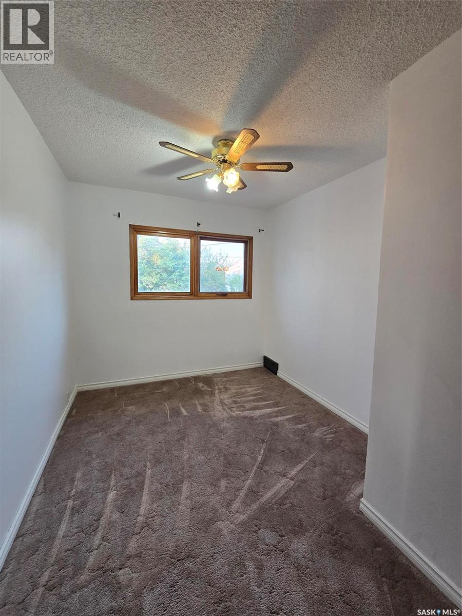 142 First Street W, Glenavon, SK - Indoor Photo Showing Other Room