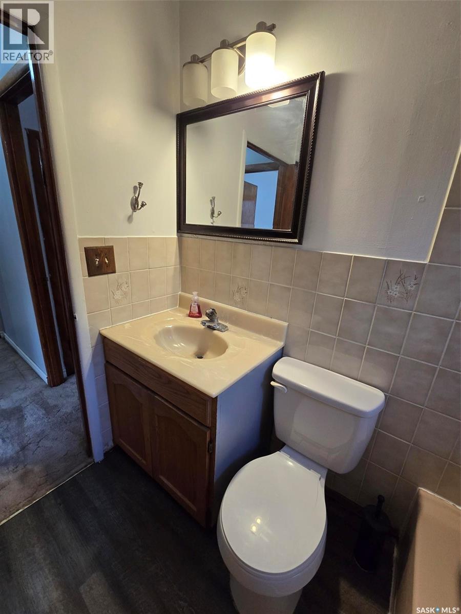 142 First Street W, Glenavon, SK - Indoor Photo Showing Bathroom