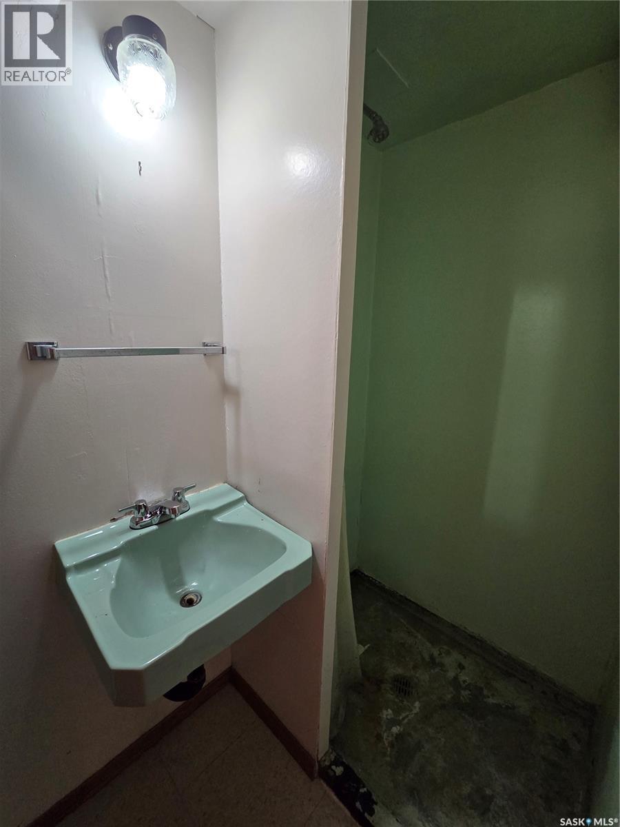 142 First Street W, Glenavon, SK - Indoor Photo Showing Other Room