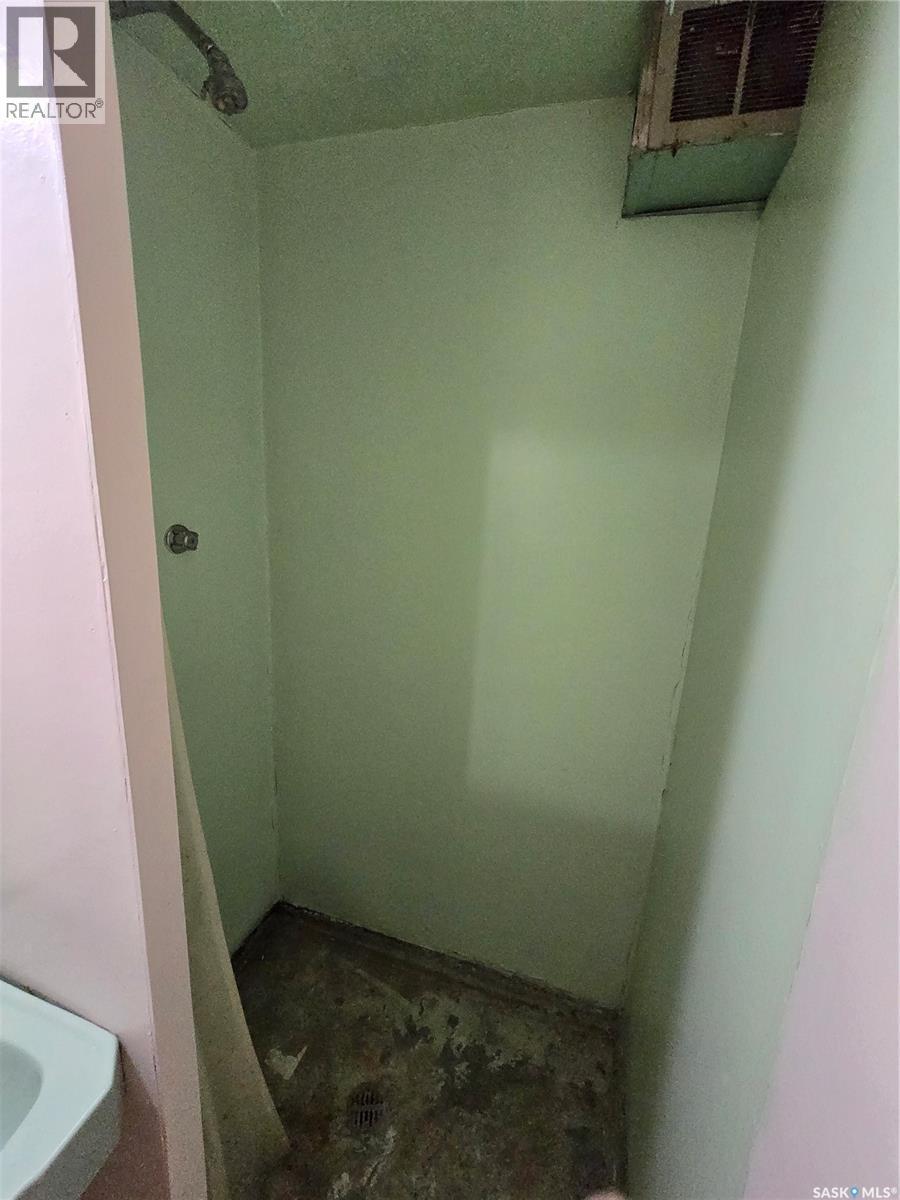 142 First Street W, Glenavon, SK - Indoor