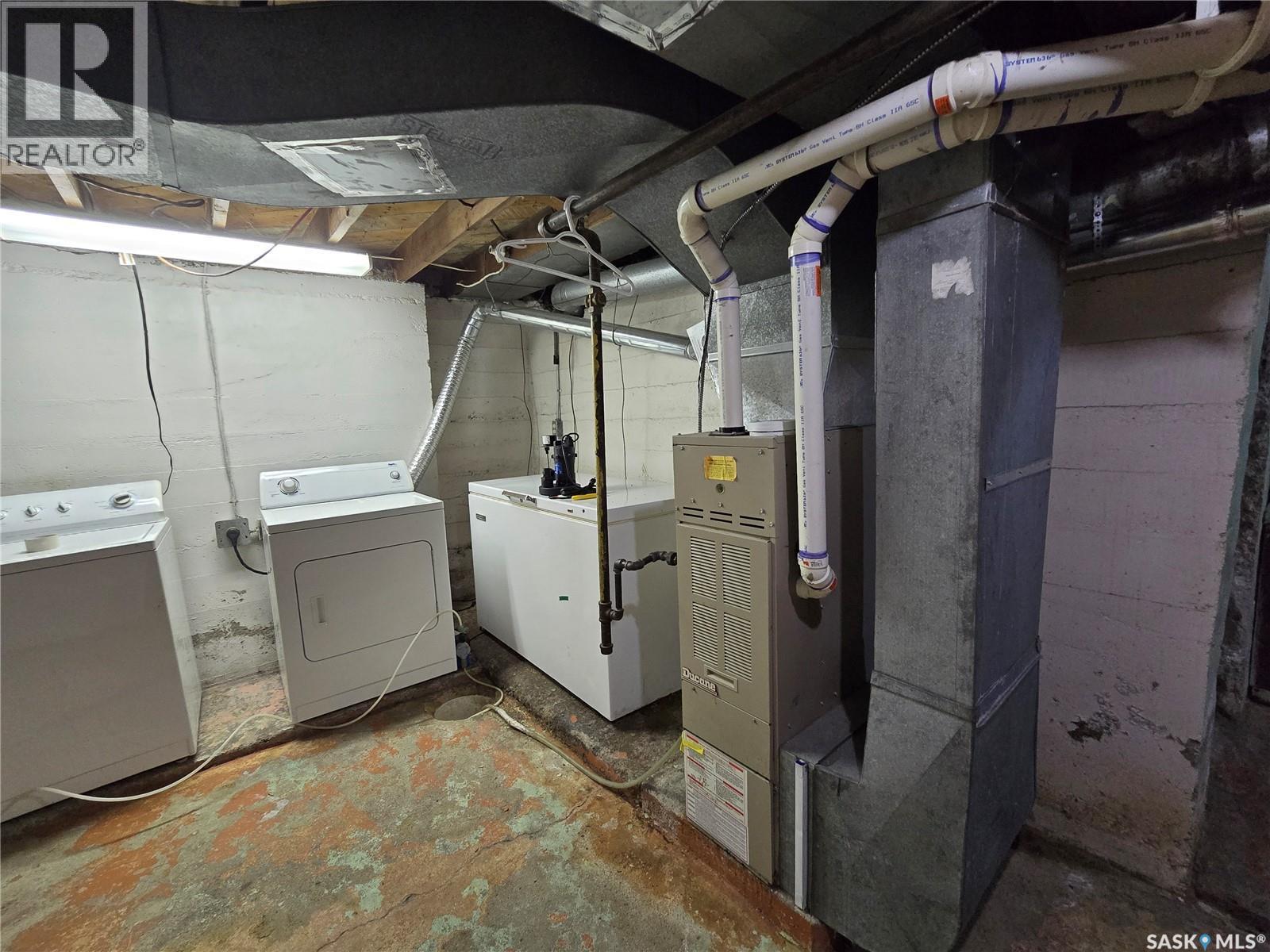 142 First Street W, Glenavon, SK - Indoor Photo Showing Laundry Room