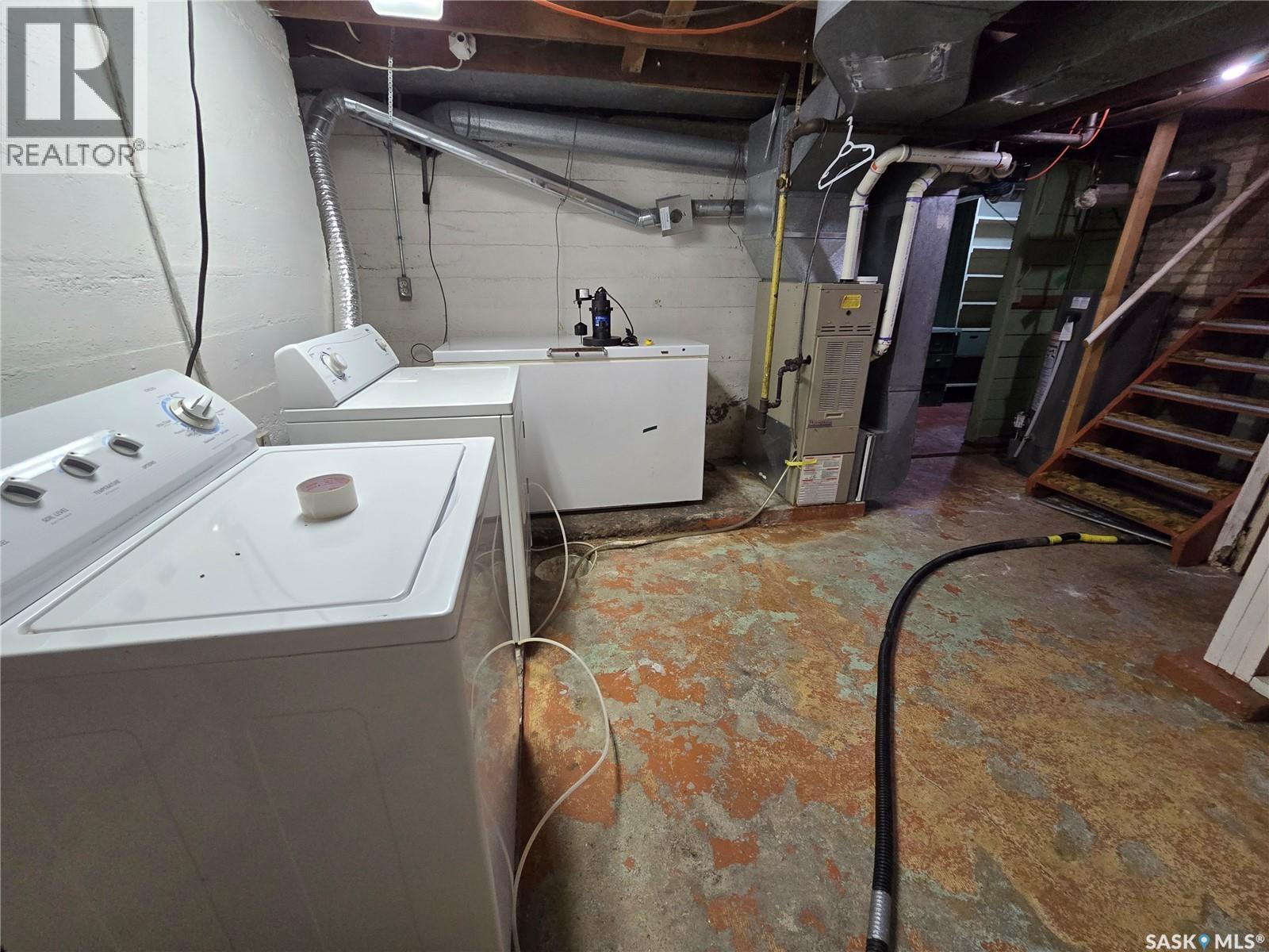 142 First Street W, Glenavon, SK - Indoor Photo Showing Laundry Room