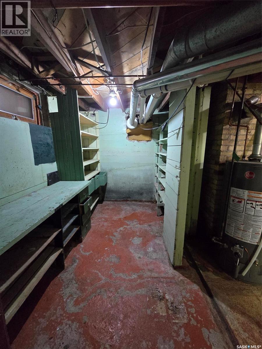 142 First Street W, Glenavon, SK - Indoor