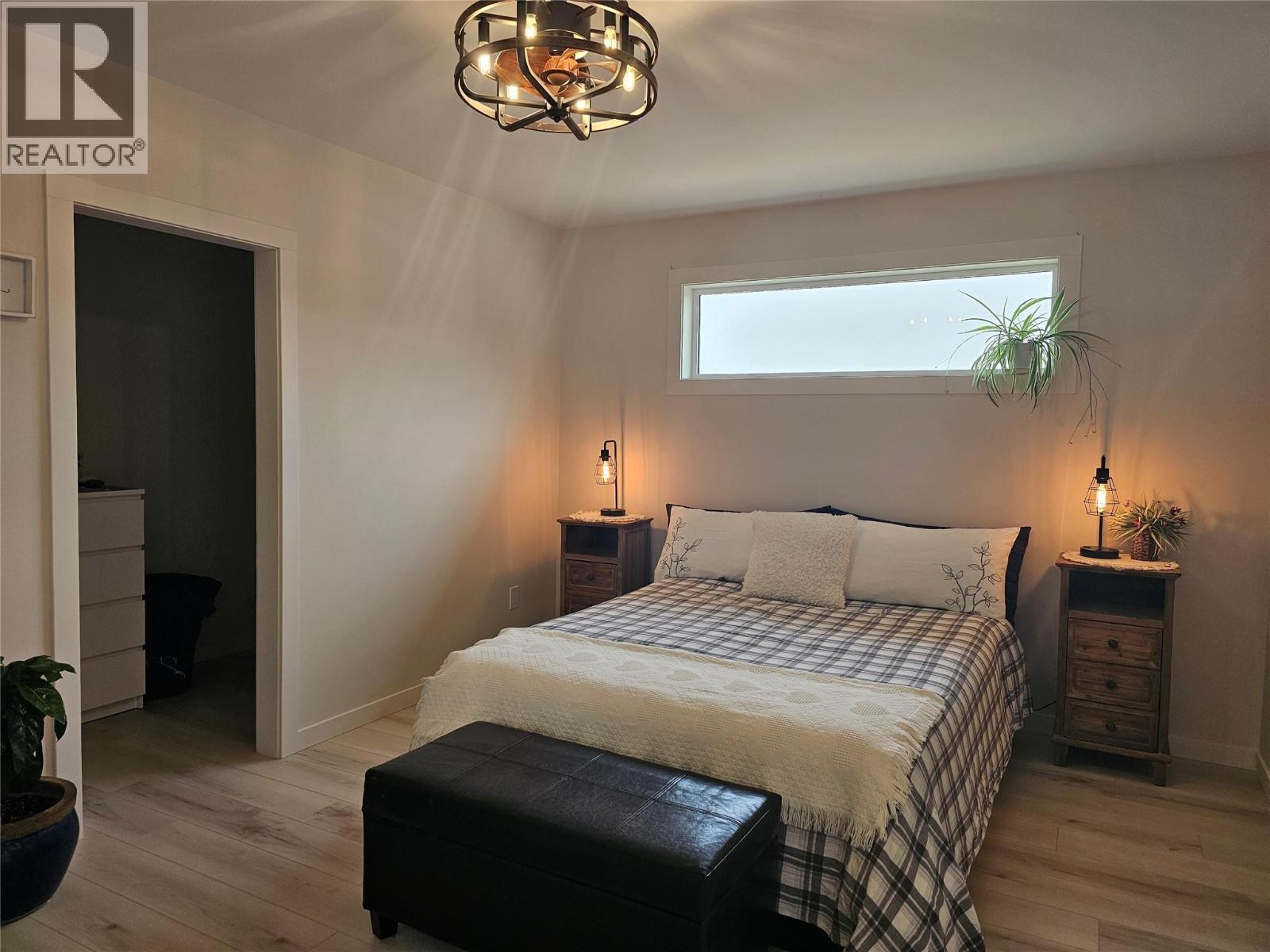 2545 Panoramic Way, Blind Bay, BC - Indoor Photo Showing Bedroom