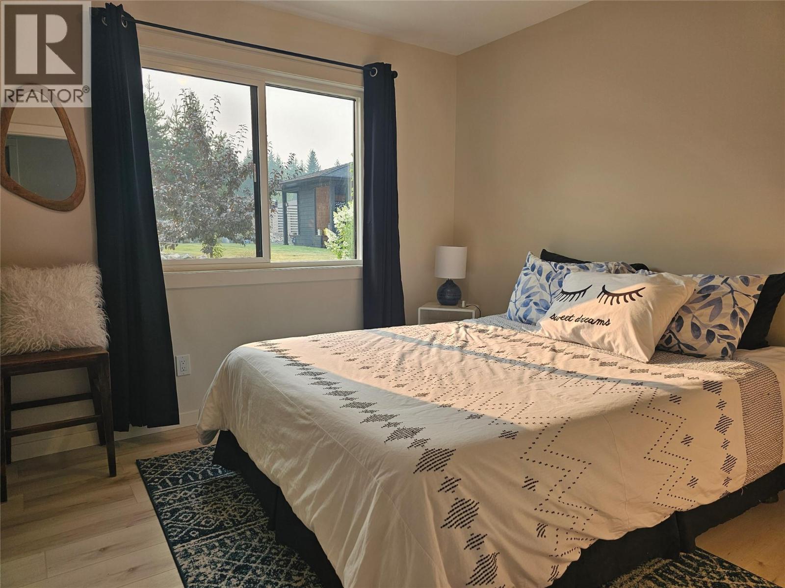 2545 Panoramic Way, Blind Bay, BC - Indoor Photo Showing Bedroom