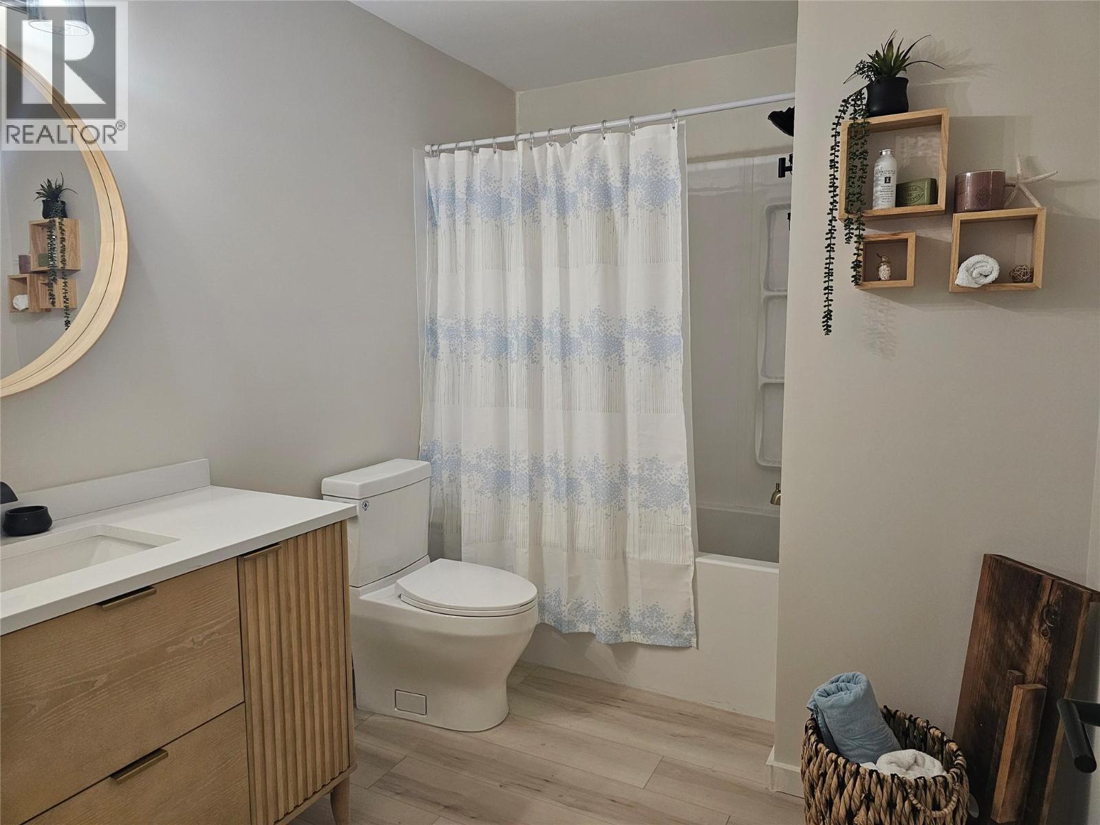 2545 Panoramic Way, Blind Bay, BC - Indoor Photo Showing Bathroom