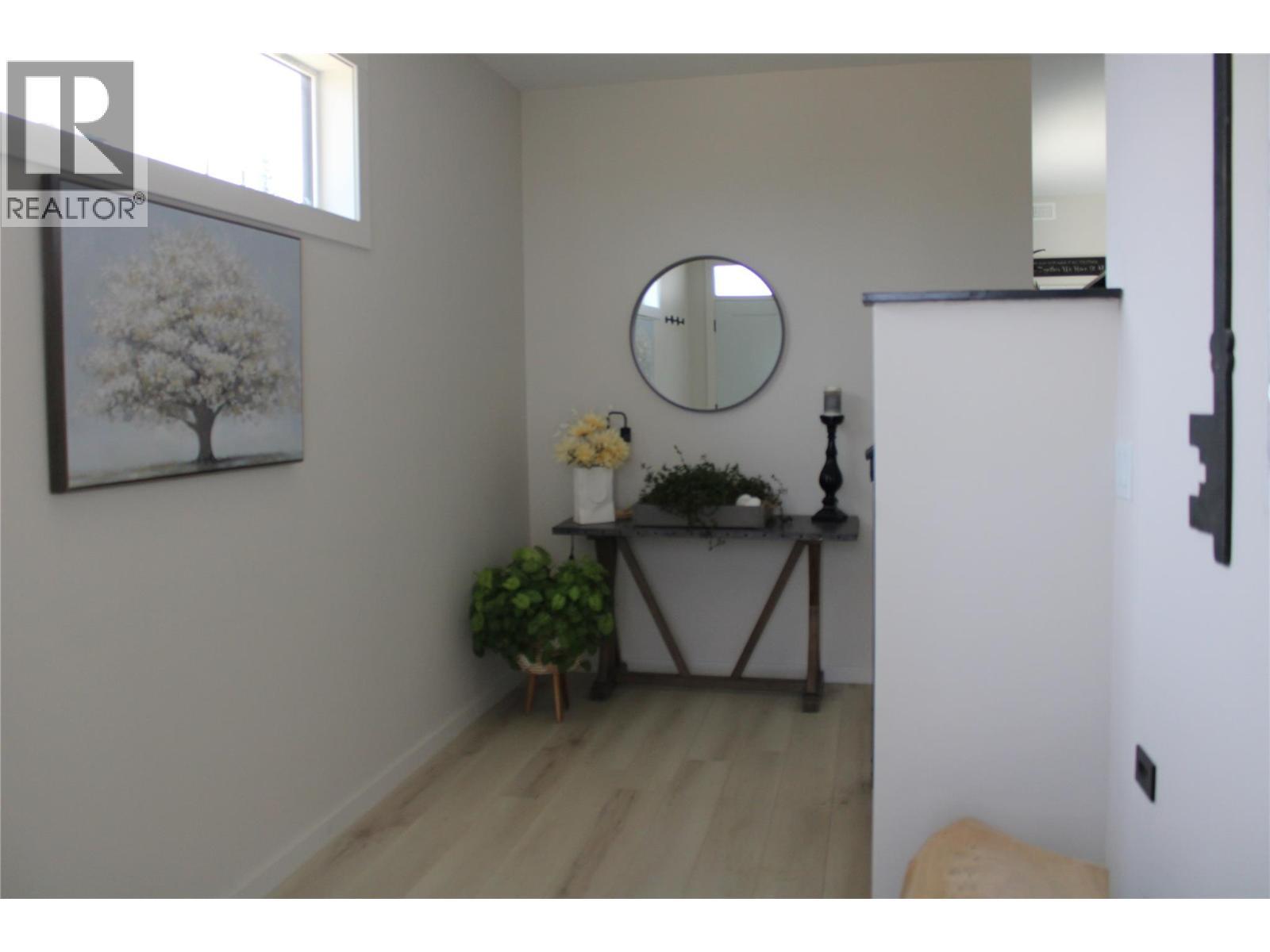 2545 Panoramic Way, Blind Bay, BC - Indoor Photo Showing Other Room