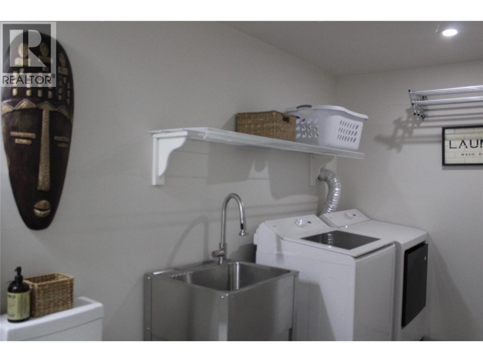 2545 Panoramic Way, Blind Bay, BC - Indoor Photo Showing Laundry Room