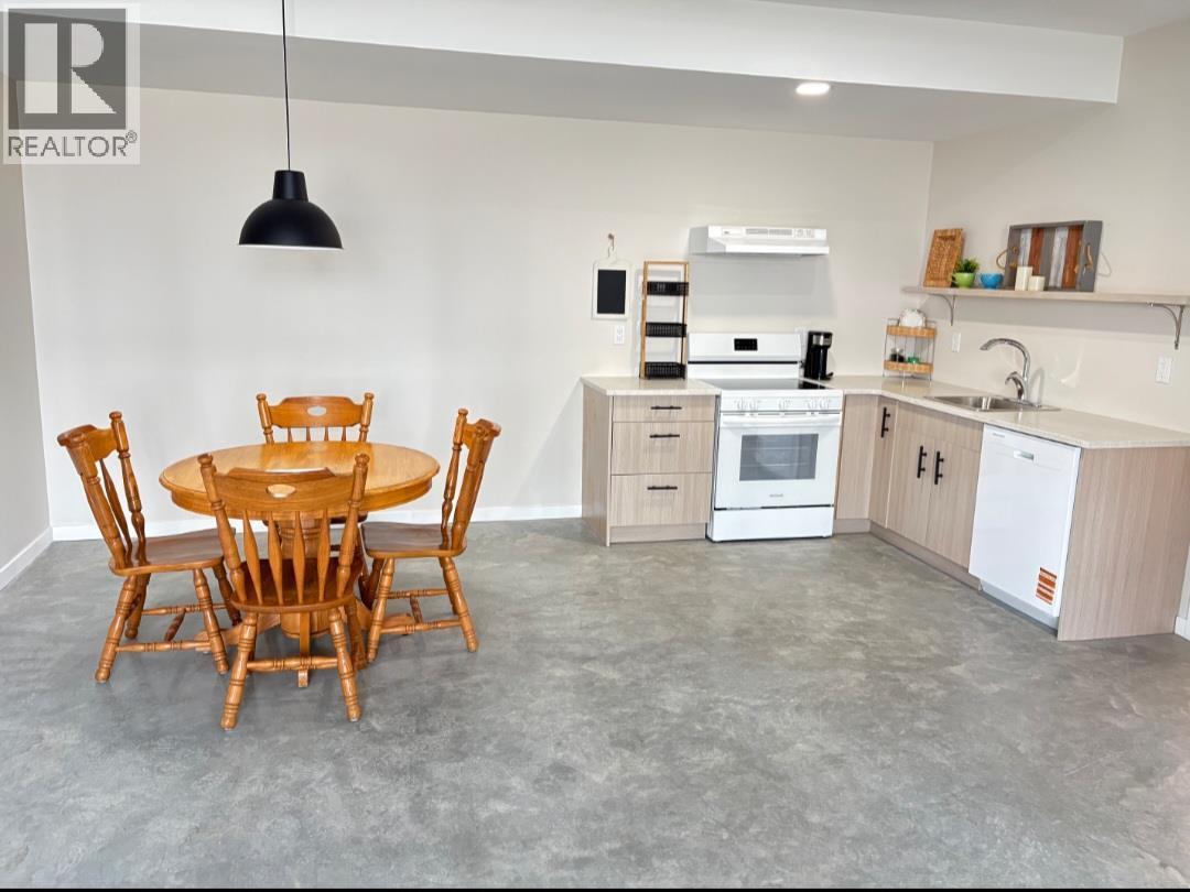 Suite kitchen and eating area - 2545 Panoramic Way, Blind Bay, BC - Indoor