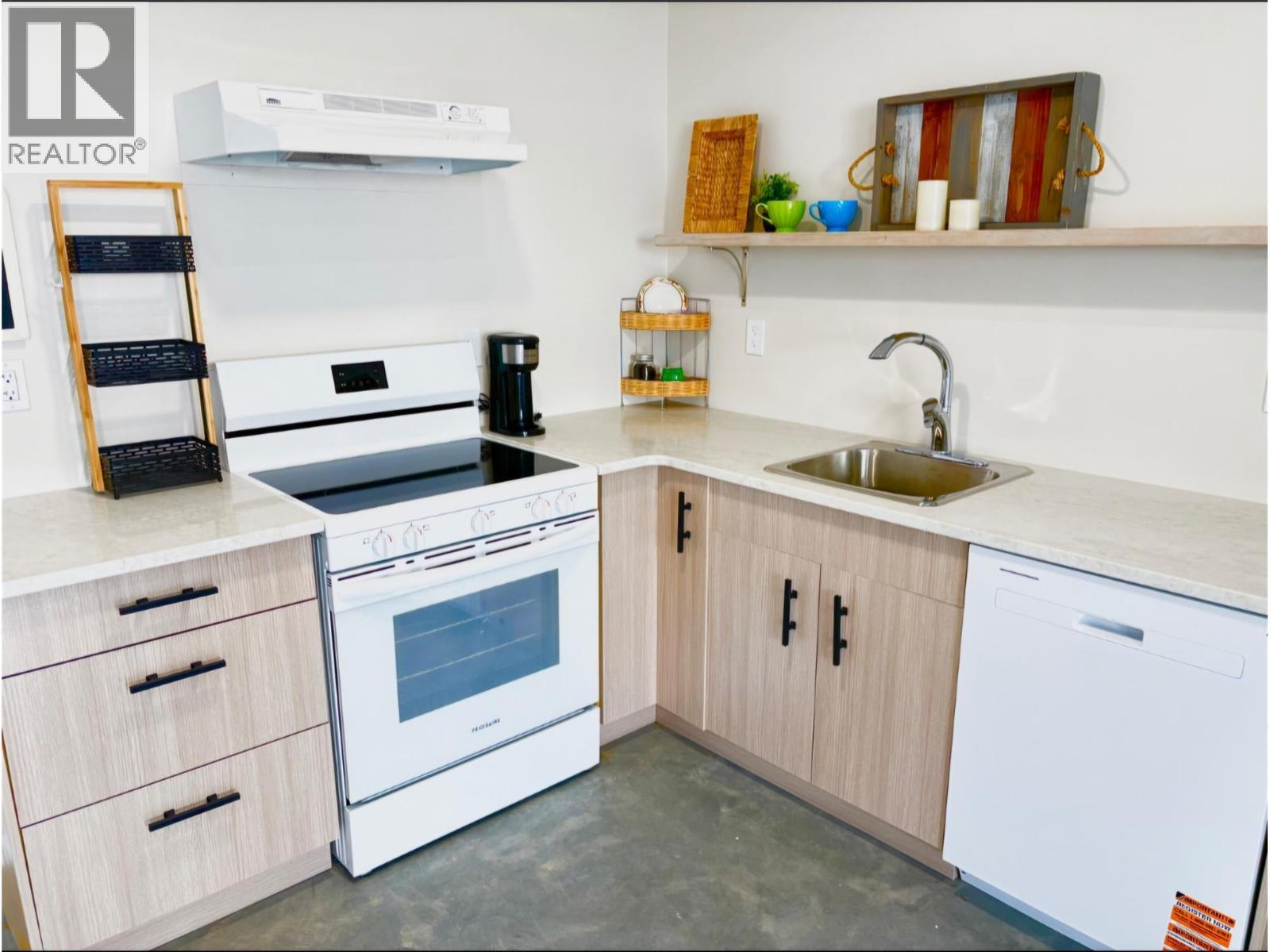 Suite kitchen - 2545 Panoramic Way, Blind Bay, BC - Indoor Photo Showing Kitchen