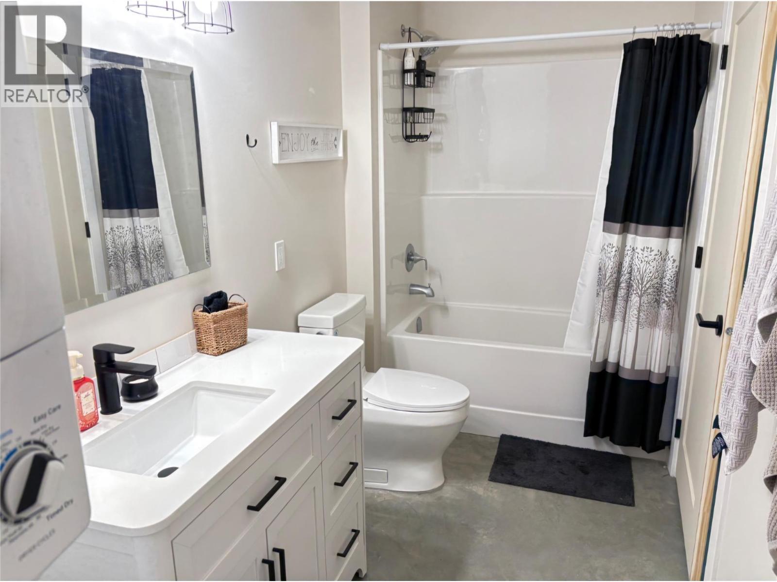 Suite bathroom - 2545 Panoramic Way, Blind Bay, BC - Indoor Photo Showing Bathroom